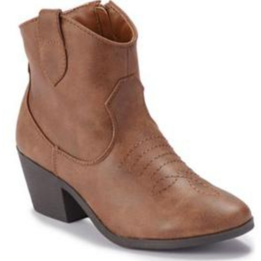 True Craft Womens bootie 7.5 Cognac